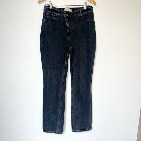 Abercrombie & Fitch The 90s Slim Straight
Ultra High Rise Jeans - Picture 8 of 15